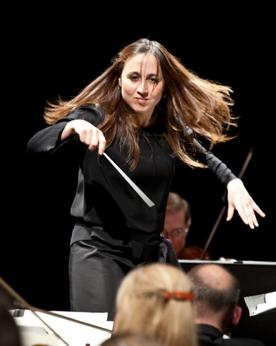 Joana Carneiro & Orchestra, photo by Dave Weiland
